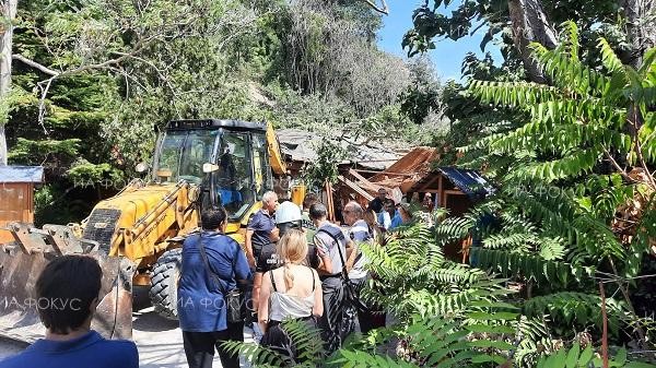 Пълно съдействие и подкрепа заяви областният управител на Добрич при посещение на активизираното свлачище край Албена
