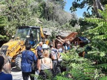 Пълно съдействие и подкрепа заяви областният управител на Добрич при посещение на активизираното свлачище край Албена