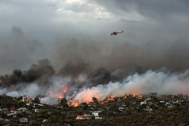 Kathimerini: Евакуират село на гръцкия остров Закинтос заради пожар