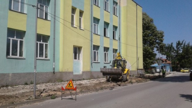 Започва изграждане на асфалтови тротоари по част от ул. "Иван Вазов" в Добрич