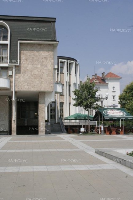 Община Благоевград обявява прием на заявления за ползване на открита търговска площ в парк "Македония" за лятно кино