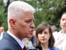 Министър Димитър Стоянов: Министерството на отбраната оказва помощ за транспортирането на сръбските деца
