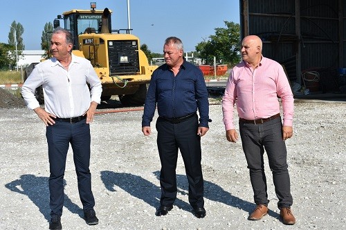 Асеновградското депо за строителни и битови отпадъци вече разполага с две чисто нови машини