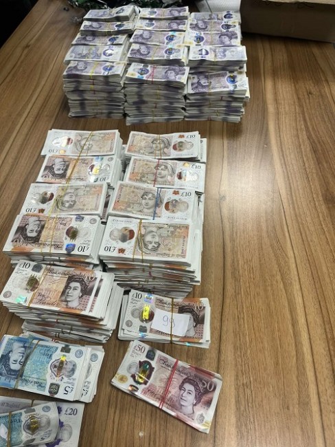 Недекларирана валута с левова равностойност над 950 000 лева откриха митническите служители на МП Капитан Андреево