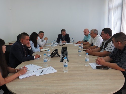 Областният управител проведе работна среща във връзка със забавени доставки на дърва за огрев за населението в три от общините на област Шумен