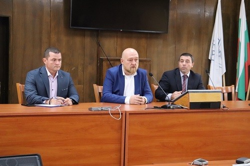 Анатоли Станев и Николай Найденов обсъдиха мерки за намаляване на колоните от чакащи камиони в района на Дунав мост