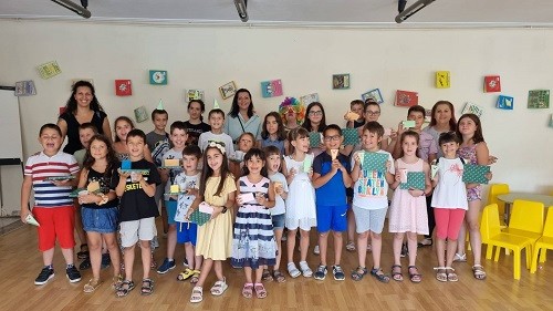 Летен детски клуб "Играй и учи" в Регионална библиотека "Дора Габе" в Добрич регистрира през ваканционните месеци над 600 посещения на деца от 6 до 12 години