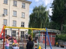 Община Смолян ремонтира детската площадка пред читалище "Орфееви гори" в квартал Райково