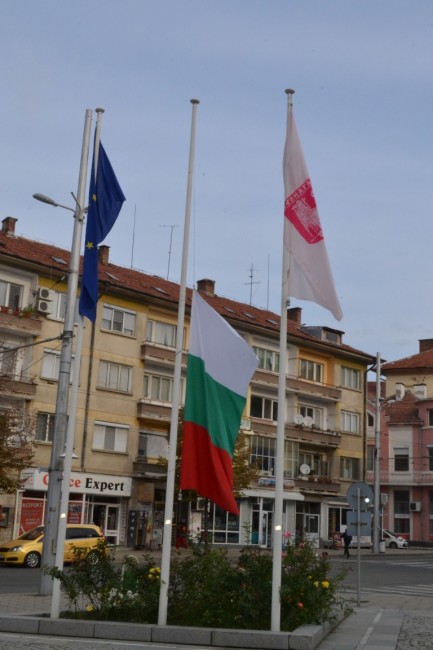 Областният управител Мария Нейкова обяви Ден на траур за Бургаска област на 26 август
