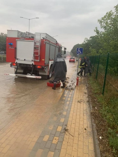 На 7 сигнала за аварийни ситуации са реагирали служителите на пожарната в Кърджали вследствие на проливния дъжд