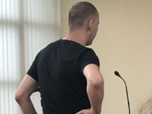 Млад мъж лъже приятелката си заради хазартна зависимост