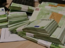 Недекларирана валута за над 145 000 лева откриха митническите служители на МП Капитан Андреево