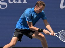 Медведев започна с победа в три сета на US Open
