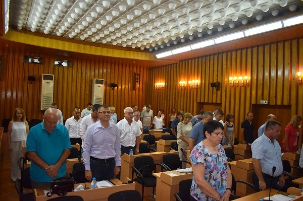 С минута мълчание в памет на загиналите бургаски полицаи и на д-р Гечо Жеков започна сесията на Общински съвет-Разград днес