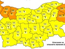 Предупреждения за интензивни валежи и гръмотевици в цялата страна утре