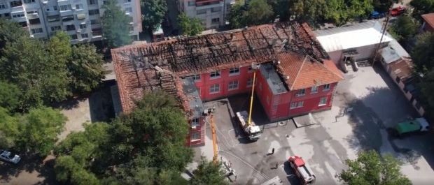 Пожарът в училище "Душо Хаджидеков" в Пловдив е потушен