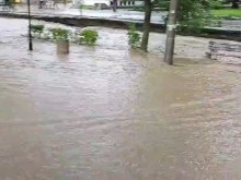 Проливни дъждове и наводнени улици и в Копривщица