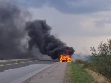Задържаха шофьора на запалилата се кола с мигранти на "Тракия"