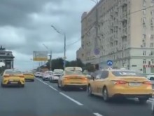 Хаос в Москва: "Анонимните" хакнаха най-голямата такси фирма
