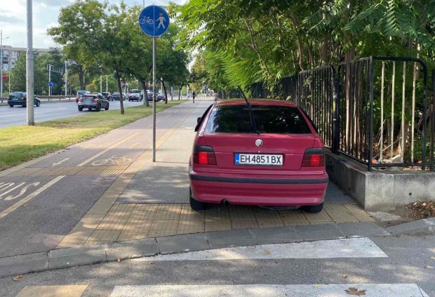 Здравейте  Станах свидетел на неправилно паркиран автомобил на тротоар Автомобилът е паркиран в