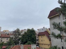 Времето и днес остава неприятно