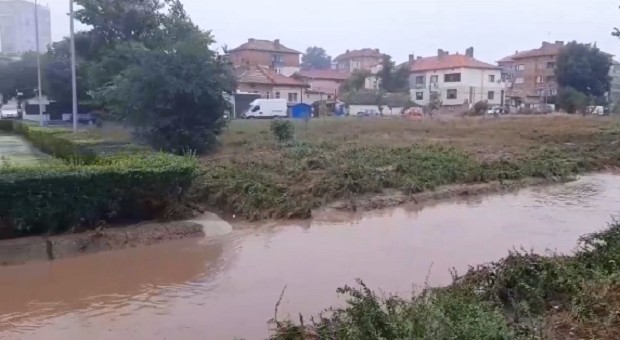 Към момента обстановката в Добрич се успокоява Наводнените през нощта