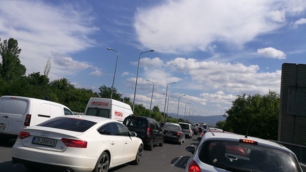 Възстановено е движението при км 159 в посока София на АМ "Тракия"