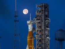 НАСА отново отложи изстрелването на ракетата до Луната