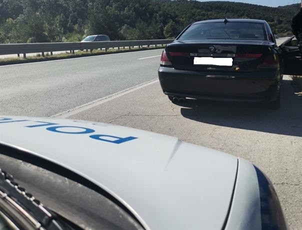 Пътни полицаи от ОДМВР-София задържаха неправоспособен водач, избягал от бензиностанция