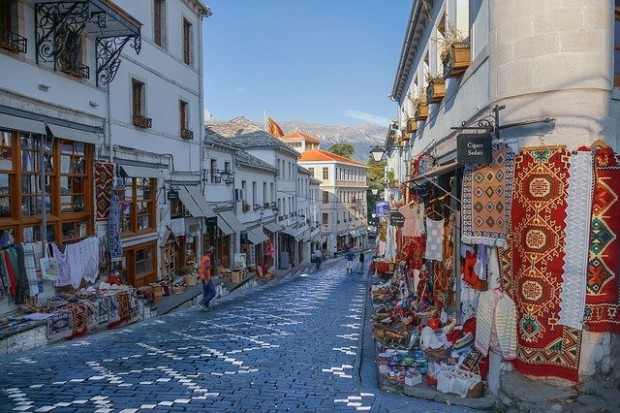 Албания има около 2,8 милиона жители, сочи последното официално преброяване