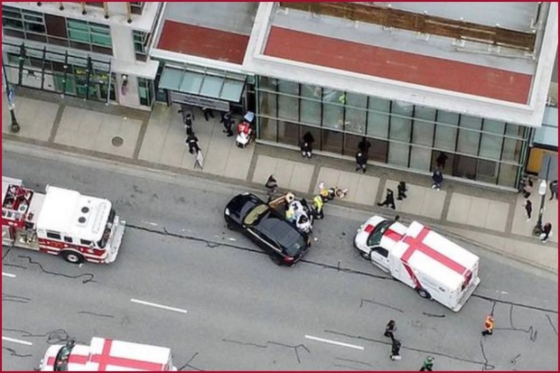 Най-малко 10 души загинаха и 15 са ранени при масово клане в Канада