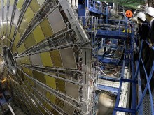 ЦЕРН спира ускорителя за елементарни частици при проблеми с тока