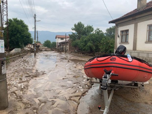 Камарата на строителите в България и Българска браншова камара "Пътища" се включват в разчистването на пострадалите при бедствията райони