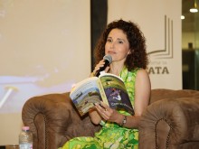Премиера на книгата "Свят за обичане" на Лияна Панделиева предстои във Велико Търново