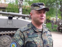 Военнослужещи разчистват деретата и улиците в Богдан, Каравелово и Слатина