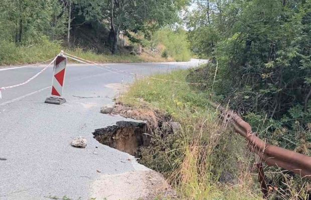 АПИ: Предприемат се мерки за укрепване на участъка от път III-606 Копривщица - Стрелча, пропаднал от наводненията