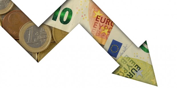 Еврото достигна 20-годишно дъно от 0,99 долара, след като Русия