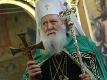Патриарх Неофит остава в болница с пневмония