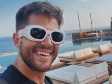 Подиграват Иво Аръков заради снимка с женски очила
