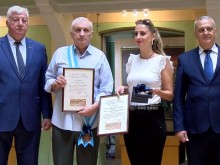 Връчиха отличието "Почетен гражданин на Пловдив" на Евгений Тодоров и дъщерята на Нери Терзиева