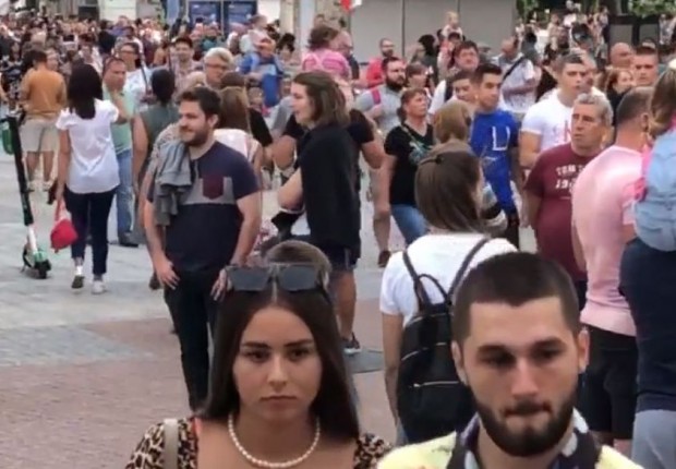 Хиляди хора в центъра на Пловдив очакват зарята за Съединението