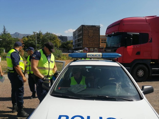 99 нарушения и 6 досъдебни производства са резултат от мащабна полицейска операция за противодействие на престъпността в Сливенско