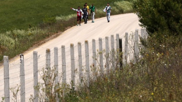 Има завишен интензитет на миграционния поток към България Това каза
