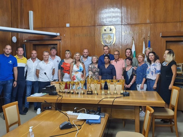Кметът Димитър Николов поздрави бургаските участници от Спартакиадата за учители