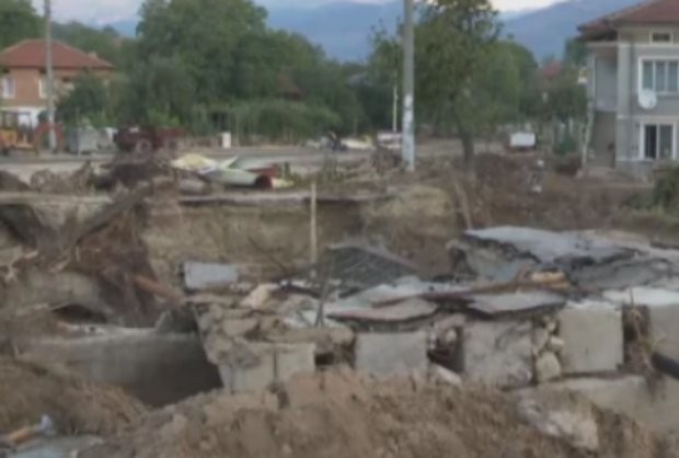 Жителите на Слатина се оплакват че заради липсата на моста в