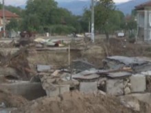 Мостът на село Слатина е отнесен, не могат да бъдат извозени боклуците