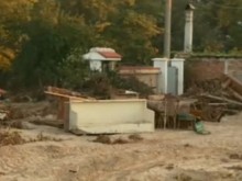 Пострадалите села молят за още доброволци, зачестяват набезите на мародери