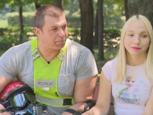 Емили с тротинетката: На 12 г. наръгах баща си с нож!