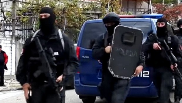 Албанската полиция за борба с тероризма претърси днес празното иранско