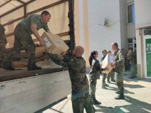 Военнослужещи и днес помагат на пострадалите от наводненията села в община Карлово